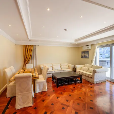 Regal Penthouse 马卡尔斯卡